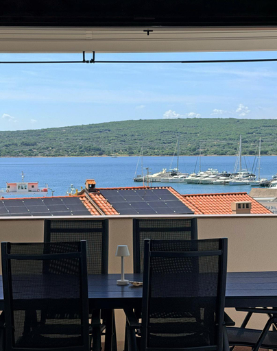 Food & Drinks 5, Family Apartments Monika - sea view - heated pool II, Punat