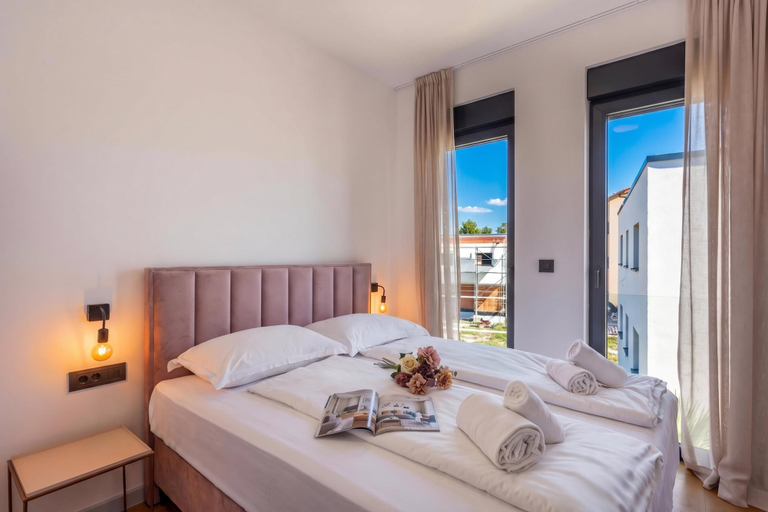 Room 5, Villa Emma With Pool and sea view, Medulin
