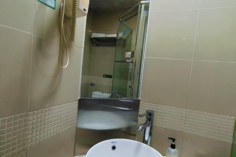 Bathroom, Huayi Hotel (Harbin CapitaLand Airport Bus Station), Harbin
