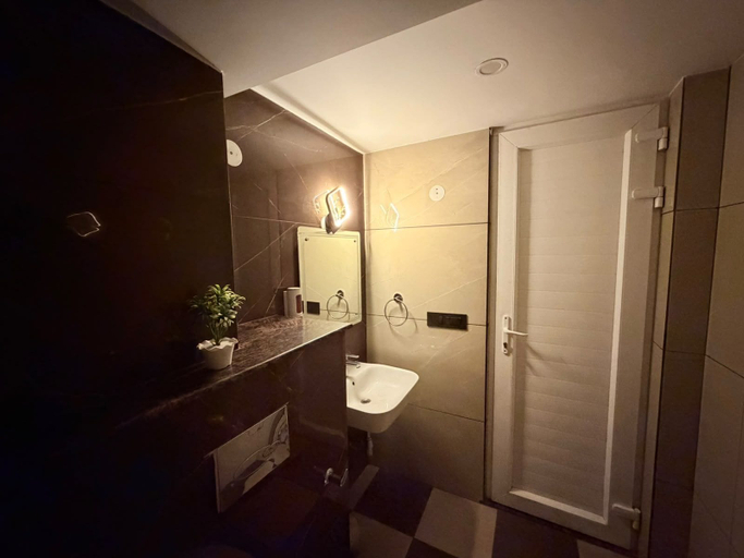 Bathroom 5, Hotel Elite INN, Dehradun