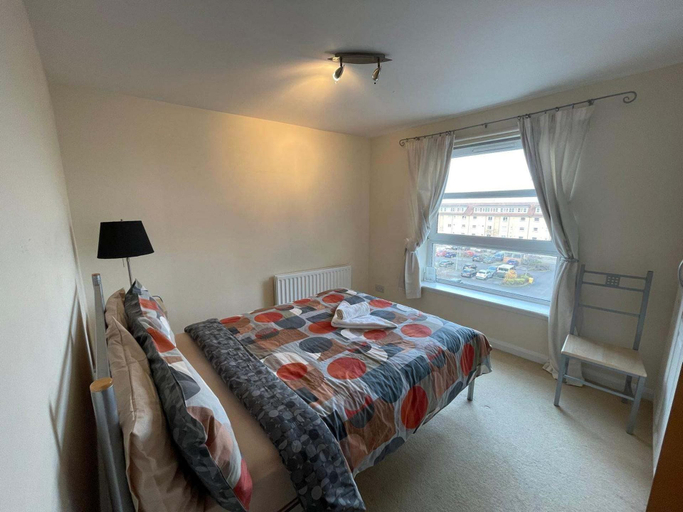 Room 3, 3 Bed Flat - Sleeps 6 - Parking - Wifi, Aberdeen