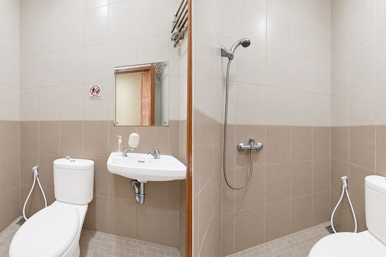 Bathroom, Collection O near Taman Semanggi, Central Jakarta