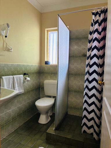 Bathroom 3, Angel's Rest Motel, Moree Plains