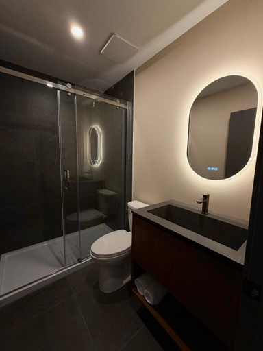 Bathroom 4, Motel du Lac Beauchamp, Communauté-Urbaine-de-l'Outaouais