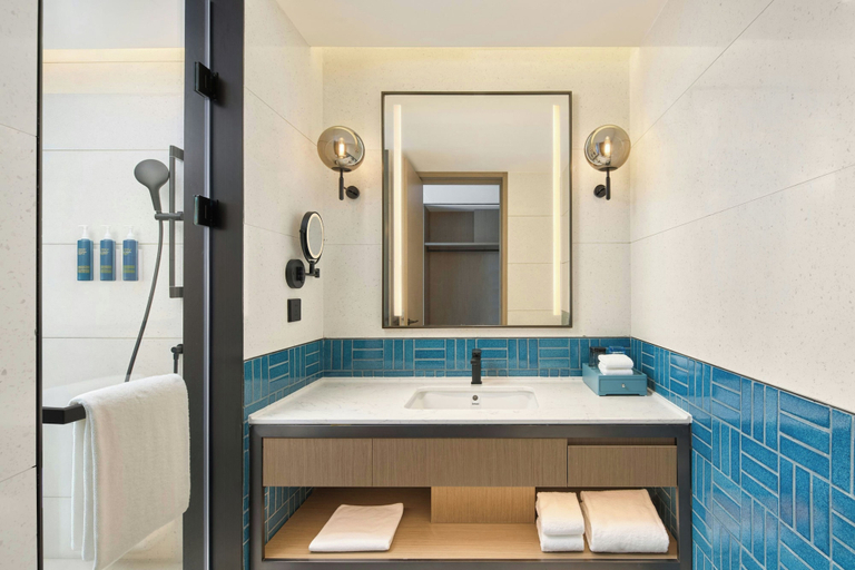 Bathroom 2, Four Points by Sheraton Nanjing, Gulou District, Nanjing