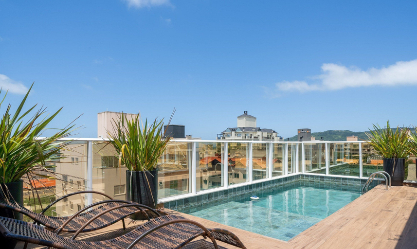 Pool 3, Apt w/ Pool & BBQ in Bombinhas Rna0303, Bombinhas