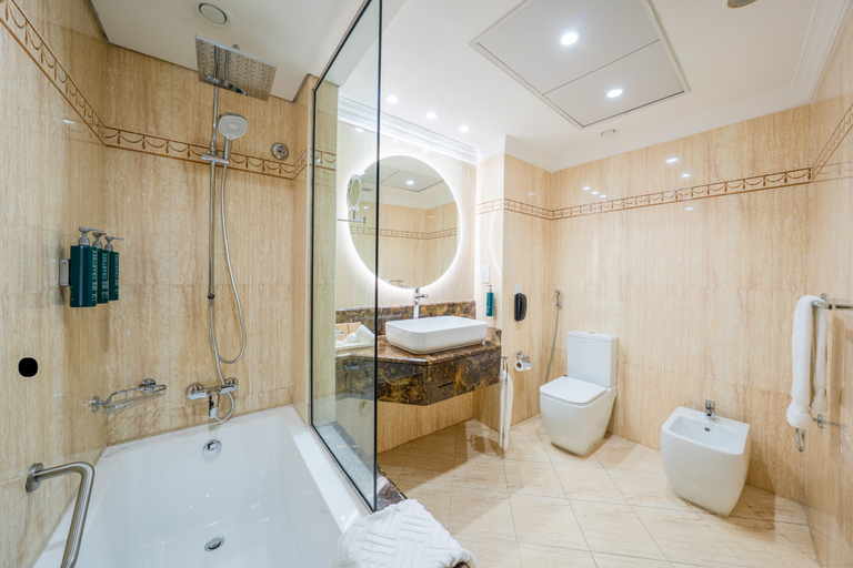 Bathroom 5, DoubleTree by Hilton Dubai Port Saeed, Dubai