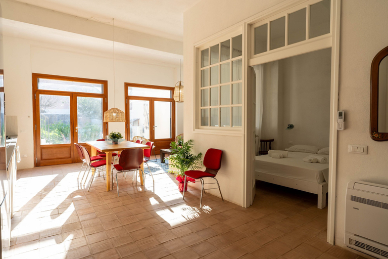 Room 4, Casa Tharros Apartment Garden, Oristano