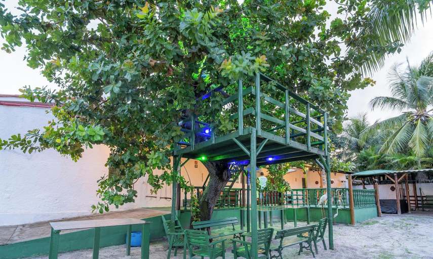 Outdoor dining 3, House w. 5-br and Pool 200m From the Beach Fpl0228, Cabedelo