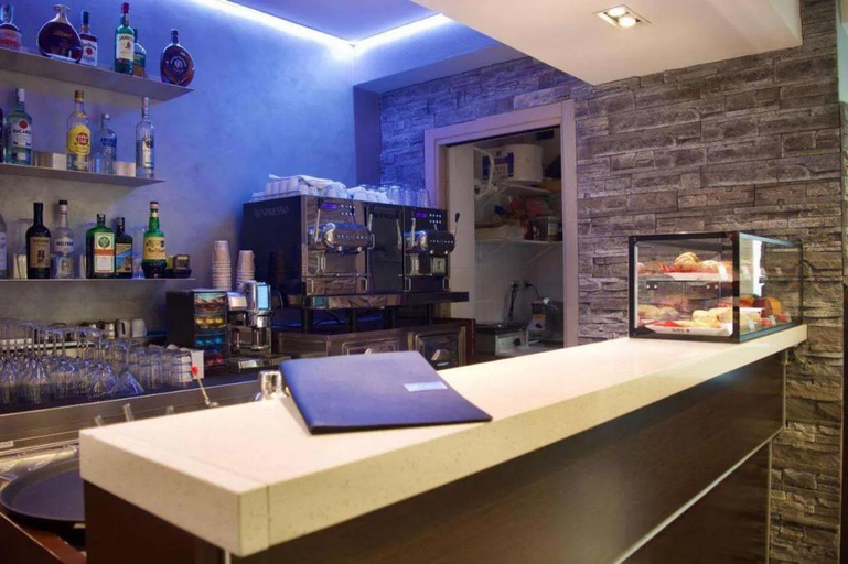 Food & Drinks 5, Motel Autosole 2, Milano