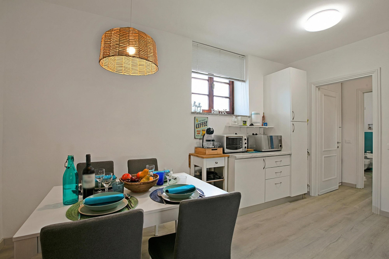 Dining, Elizabeth House-100m Lake & Priv.parking, Brescia