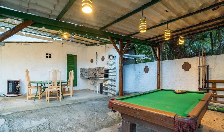 Outdoor dining 4, House w. 5-br and Pool 200m From the Beach Fpl0228, Cabedelo