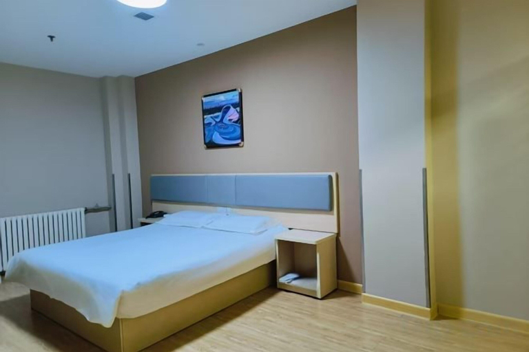 Bedroom 3, Huayi Hotel (Harbin CapitaLand Airport Bus Station), Harbin