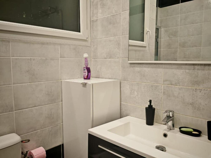 Bathroom 5, Hostel Élisée Perpignan, Pyrénées-Orientales