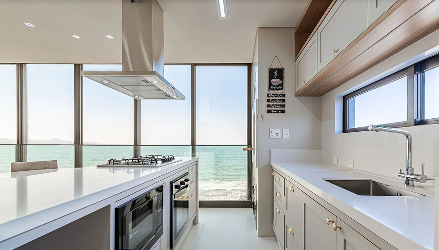 Private kitchen 2, Apto moderno c/ vista mar a 75m da praia LLR802, Porto Belo