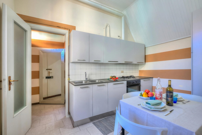 Private kitchen 3, Apt. Gabriella: Studio in the Centre of Laveno, Varese