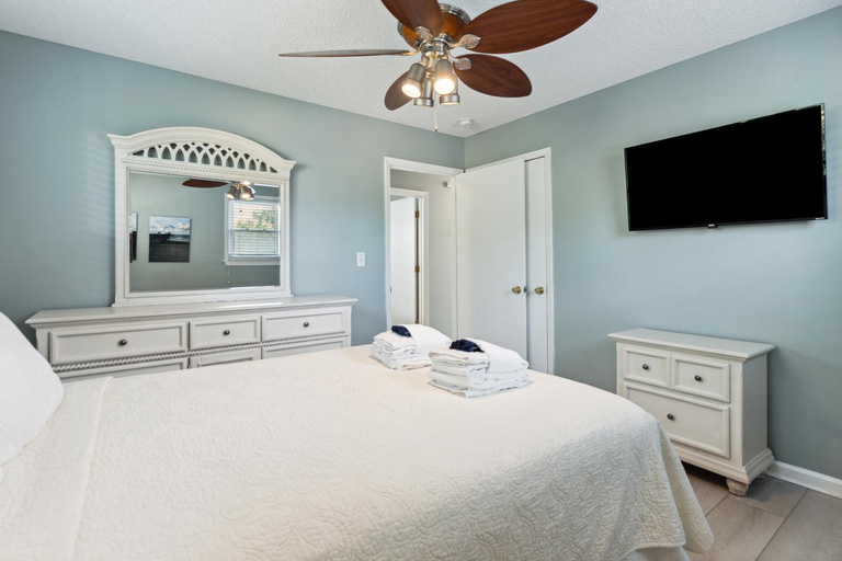 Bedroom 2, 118 E Arctic Unit C - Salty Shack - Across from the Beach, Charleston