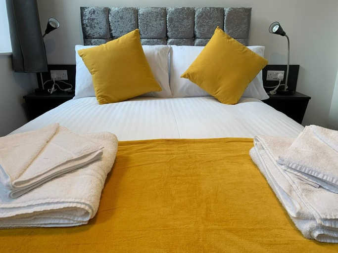 Bedroom 2, Kings Cross by Pureserviced, Plymouth