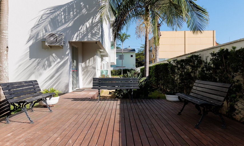 Terrace/patio, Moderno Apto c/ Piscina em Canasvieiras RCP202, Florianopolis