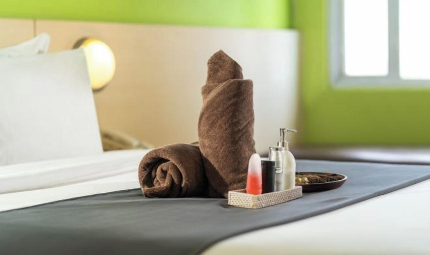 Bedroom 2, Zest Hotel Harbour Bay Batam, Batam