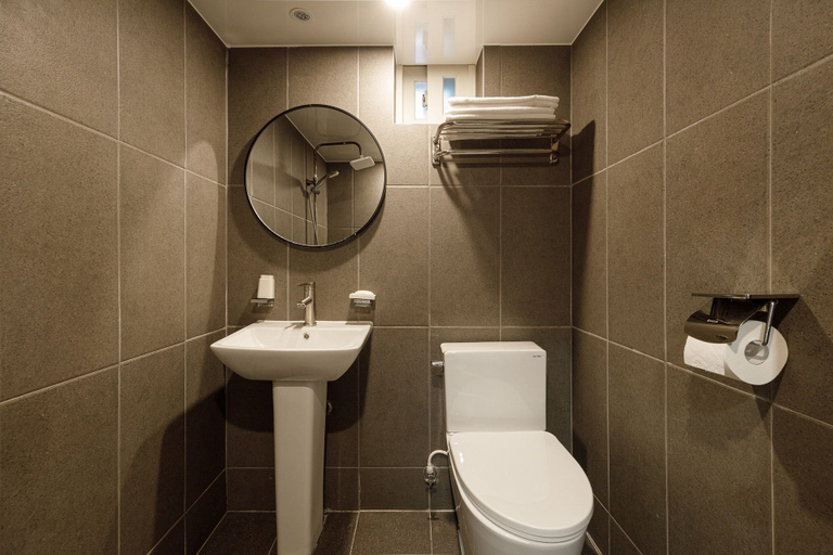 Bathroom 3, Hotel Picasso, Gangbuk