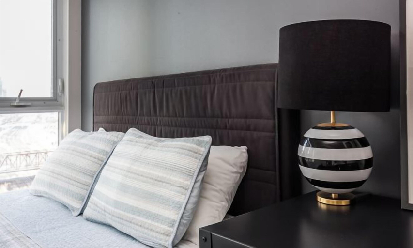 Room, Breathtaking Toronto Waterfront 1+1 2BR CN Tower, Lake & City Sunset Perfection, Toronto