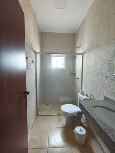 Bathroom 4, Hotel Rafeli, Boituva