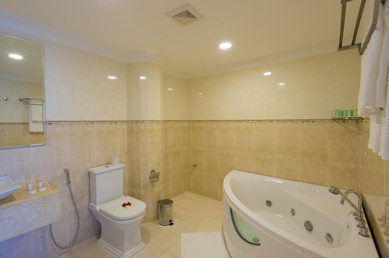 Bathroom 5, Golden tulip Zanzibar Resort, Magharibi