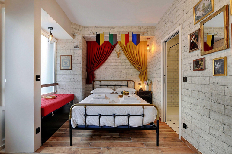 Room, The Wizard's Studio!, Paris