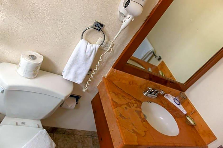 Bathroom 4, Luciana Hotel & Beach Club, Cozumel