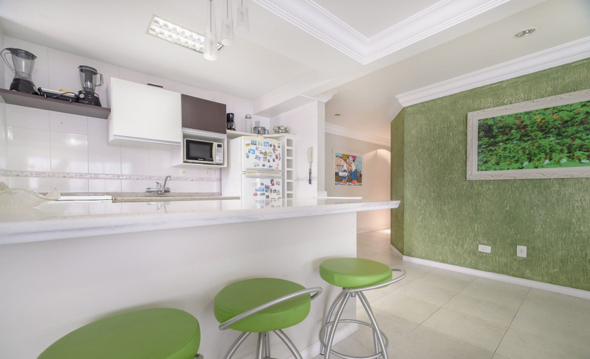 Private kitchen 3, 2BR Seafront apt W/garage in BC Nvi501, Balneário Arroio do Silva