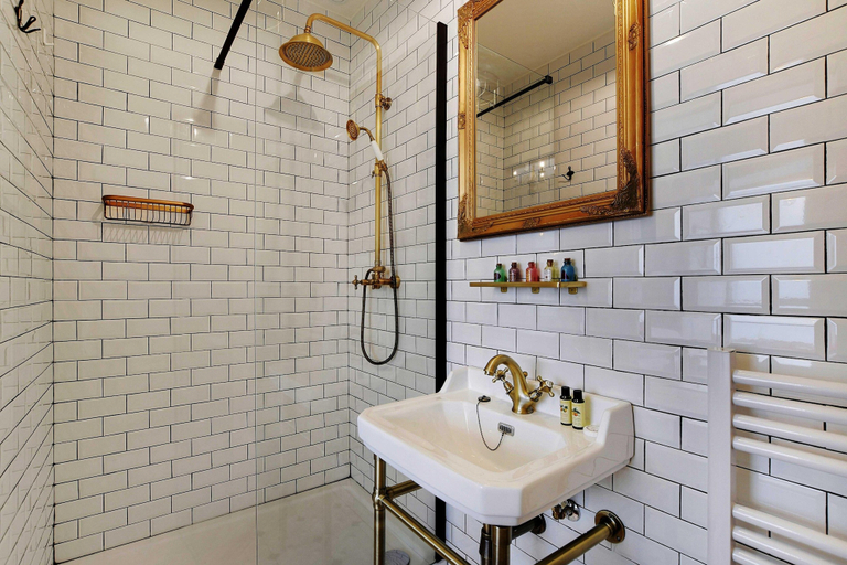 Bathroom, The Wizard's Studio!, Paris