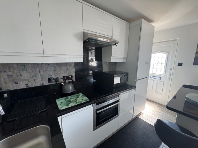 Private kitchen 2, 3-bed Camber Sands Cabin - Pool - Parking - Pets, East Sussex