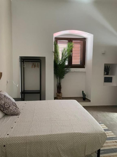 Bedroom 1, L angolo delle bugie, Bari