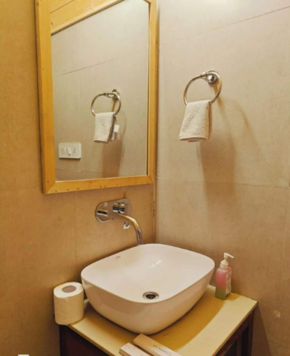 Bathroom 4, The Heimat Resort, Mandi