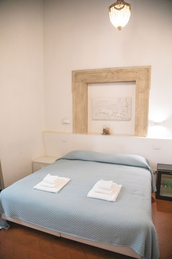 Bedroom 2, Flowers Apartments, Rome