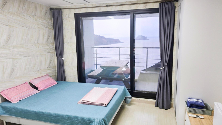 Bedroom 2, yeonggwang sammirang pension, Yeonggwang