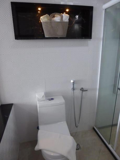 Bathroom 3, Sol Victoria Marina, Salvador