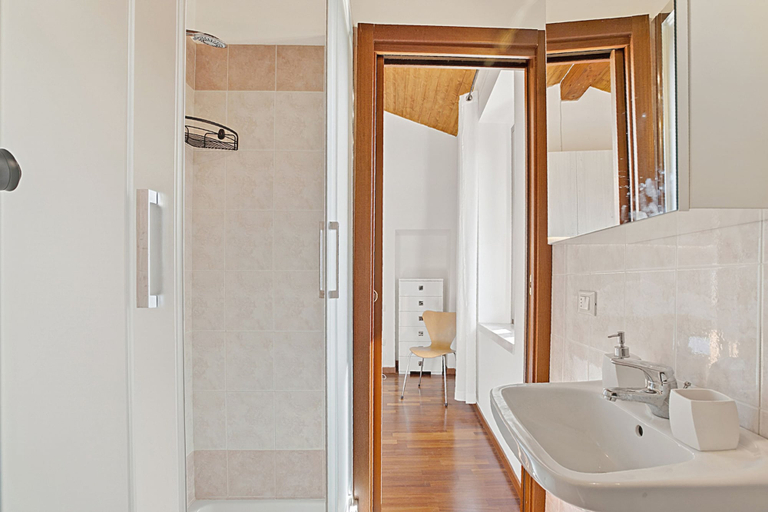 Bathroom 3, Toscolano Olive House, Brescia