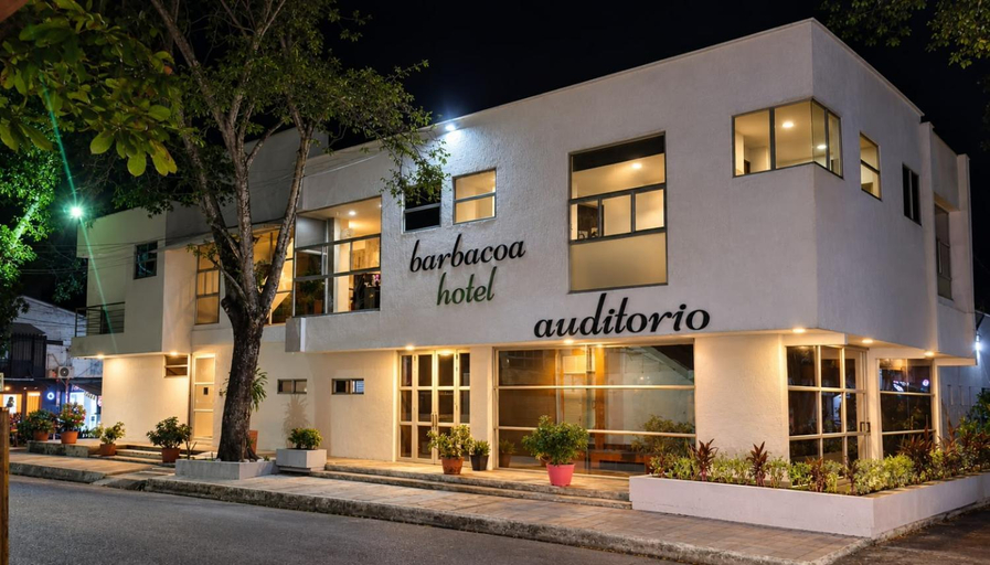 Exterior & Views