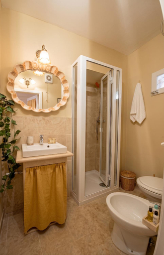 Bathroom, Suite 120, Syracuse