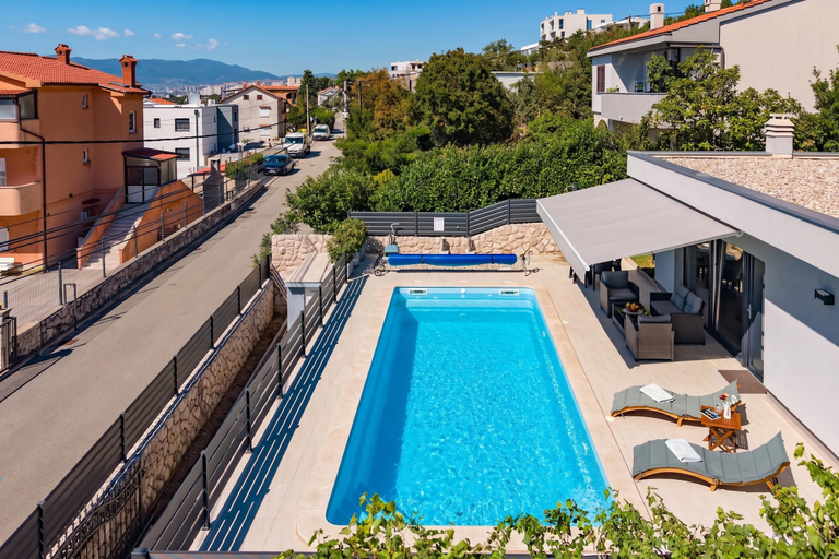 Pool 5, Holiday Home Sole, Rijeka