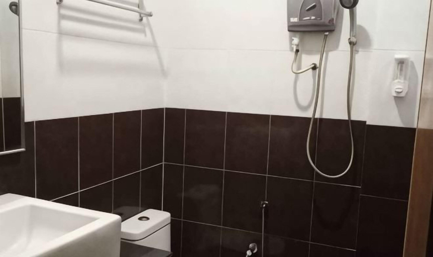 Bathroom 5, Sky View Hotel Dengkil Putrajaya Cyberjaya, Sepang