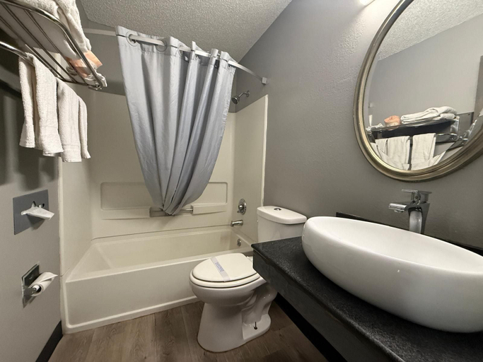 Bathroom 4, Hotel Fort Wayne North- Coliseum Blvd, Allen