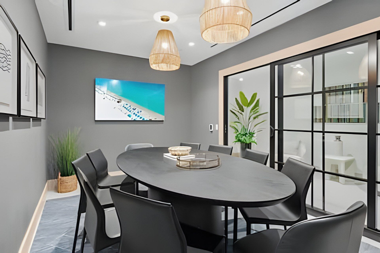 Dining 4, District 225 - Rooftop Pool - Gym - Parking - Downtown Miami, Miami-Dade