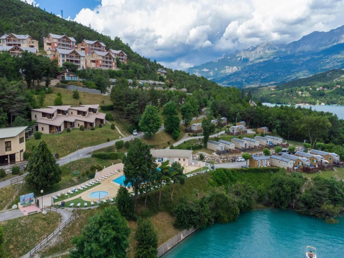 View from property 2, Chorges Lakeside Stay With a Fireplace, Hautes-Alpes