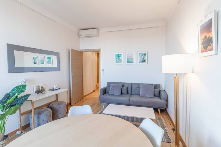 Room 4, T2 Central Beausoleil, Alpes-Maritimes