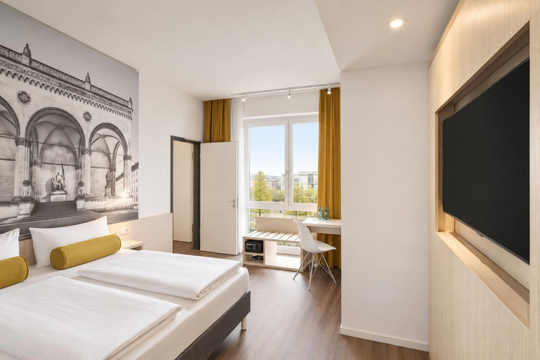 Bedroom 2, Super 8 by Wyndham Munich City North, München