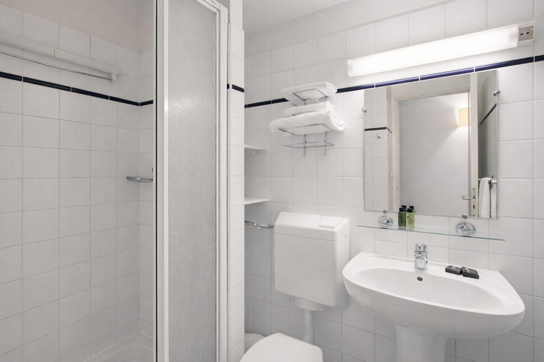 Bathroom 3, Les Lilas Serviced Apartments, Seine-Saint-Denis