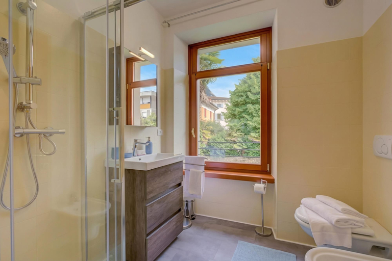 Bathroom 3, Boutique Terrace Apartment In The Center, Trento